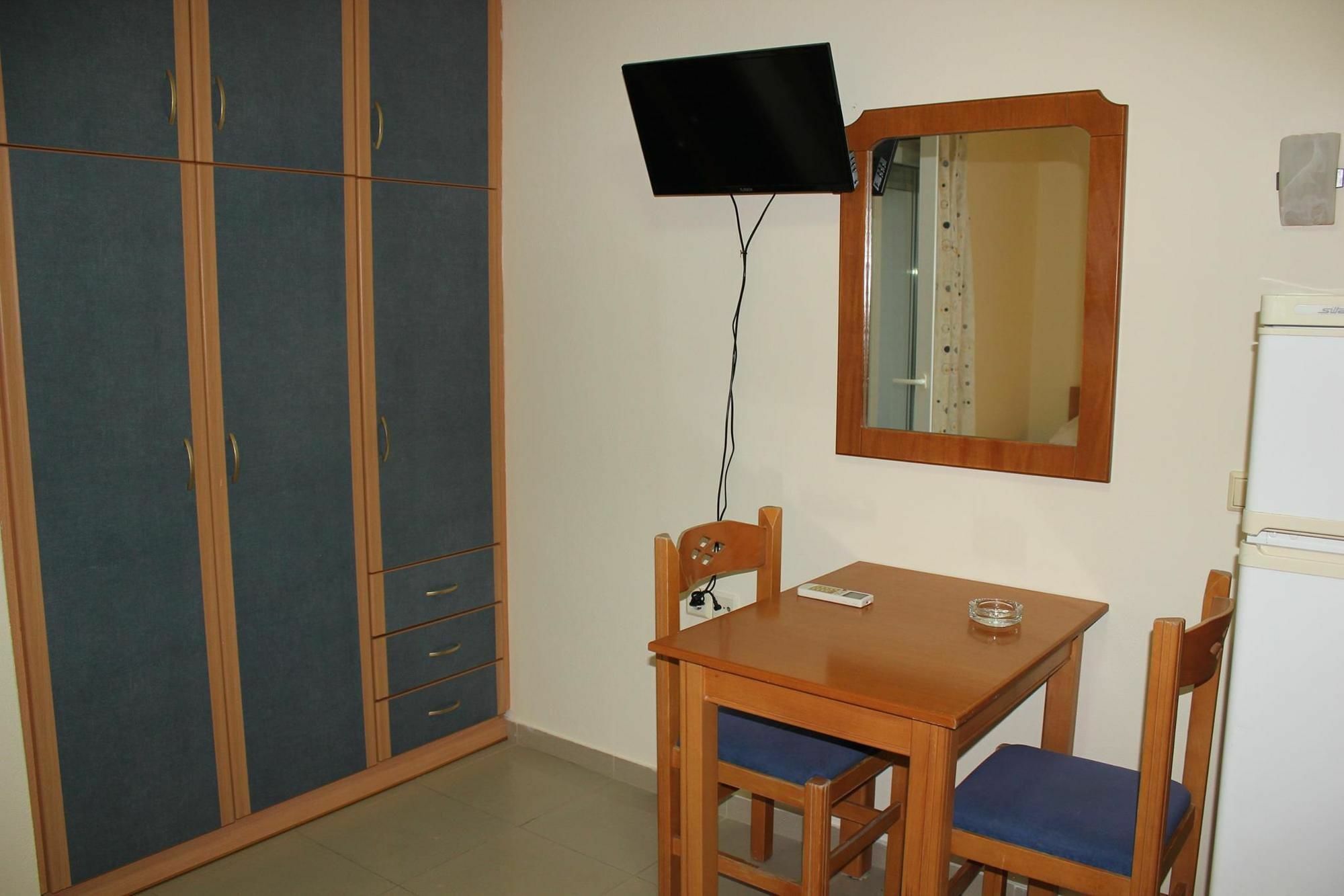 Helen Apartments ريثيمنو المظهر الخارجي الصورة