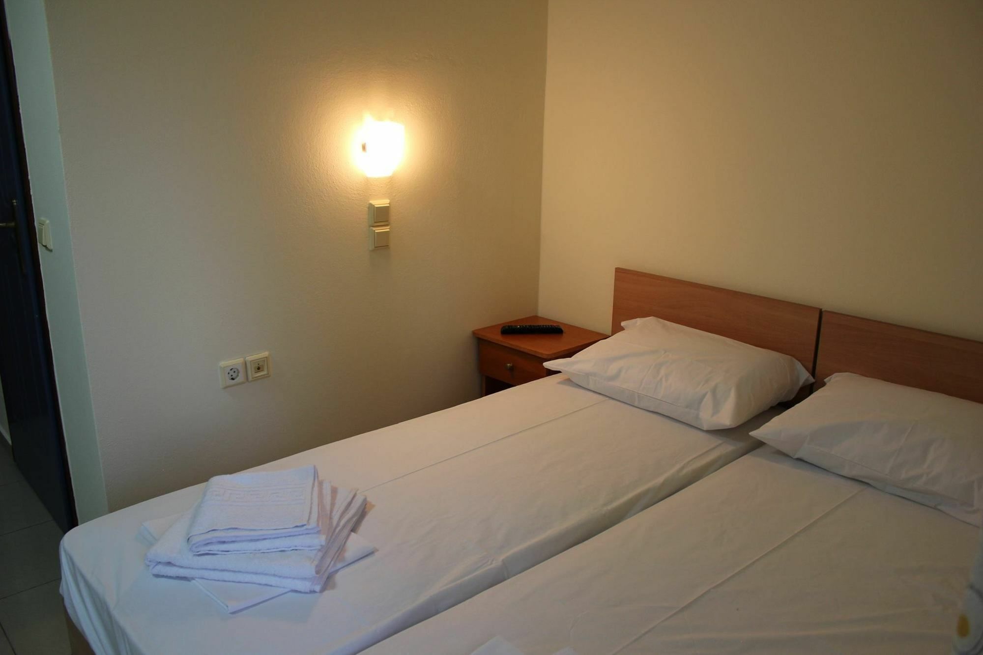 Helen Apartments ريثيمنو المظهر الخارجي الصورة
